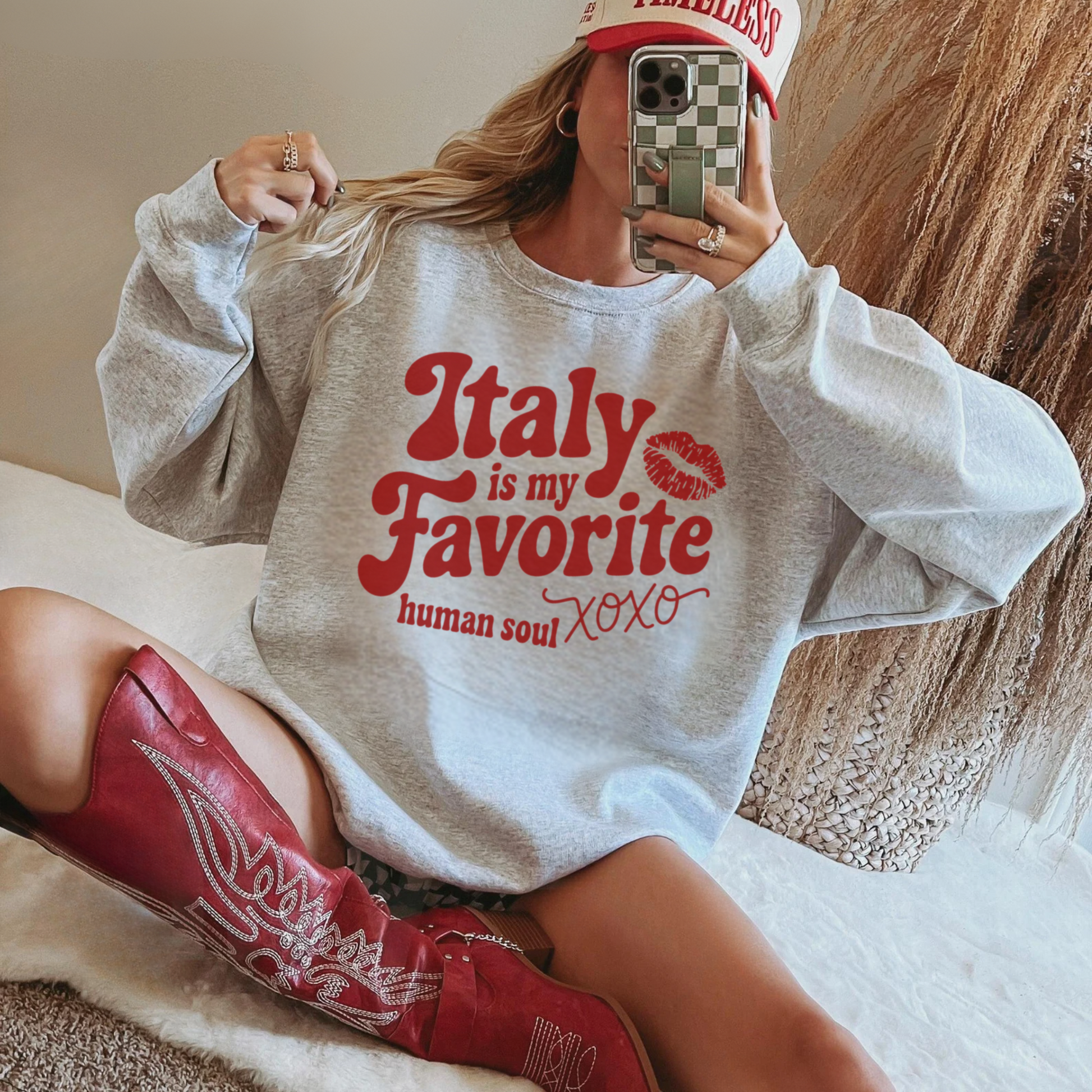 Italy Sweatshirt with hugs and kisses design, perfect for Italy lovers and travelers.